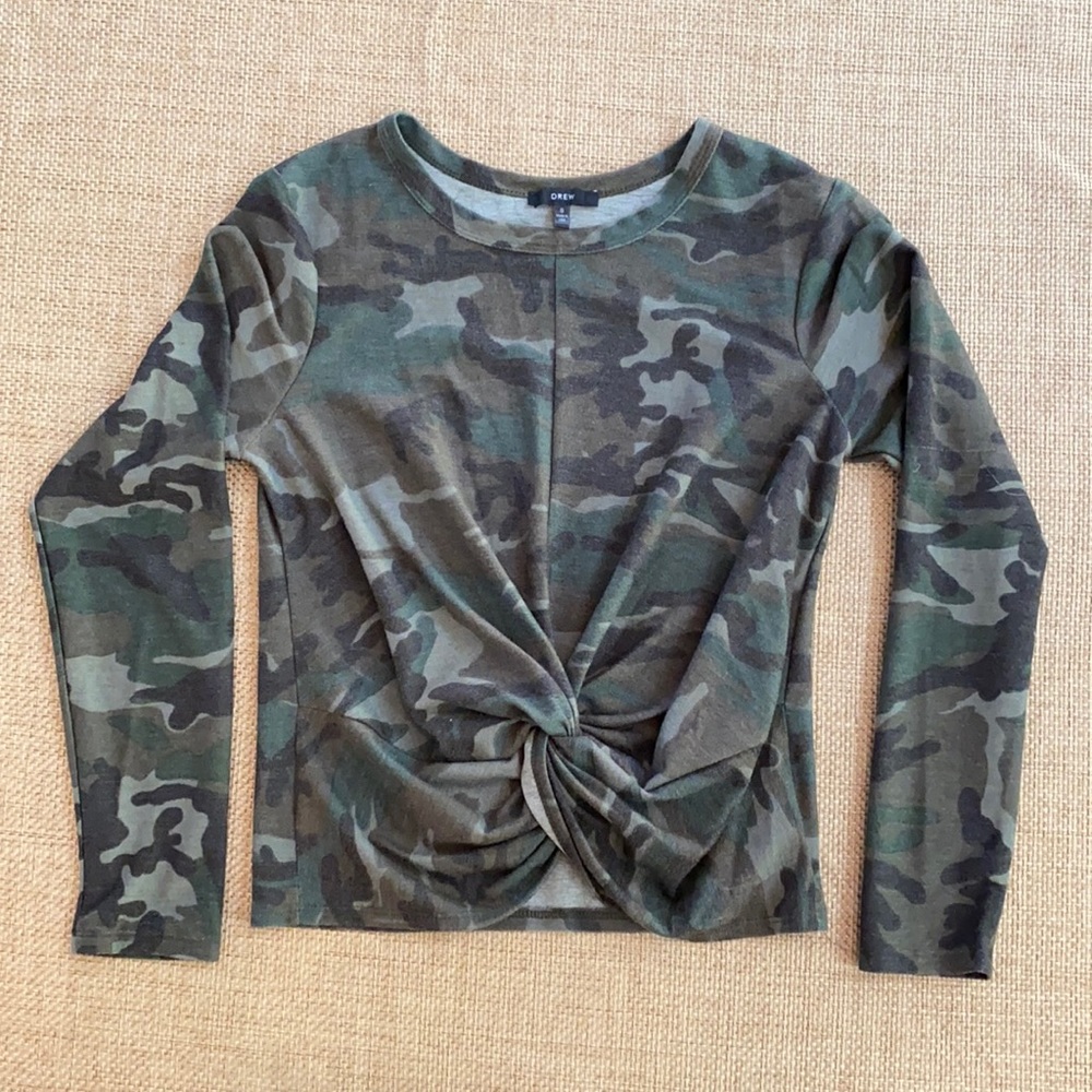NWOT Drew twist front camo top size Small